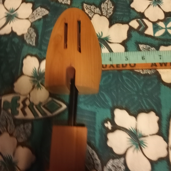 Allen Edmonds and Random wooden shoe trees all 3 Medium size 4 - Picture 7 of 8